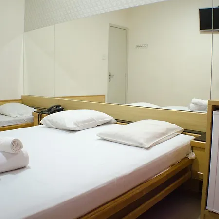 Hotel Hostal (Adults Only)